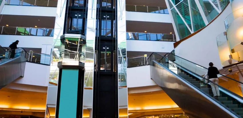 Lesiones en escaleras mecánicas, ascensores y pasillos rodantes